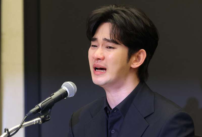 金秀贤为何在记者会上多次喝水<strong></p>
<p>理财怎么做</strong>，网友请DeepSeek解读
