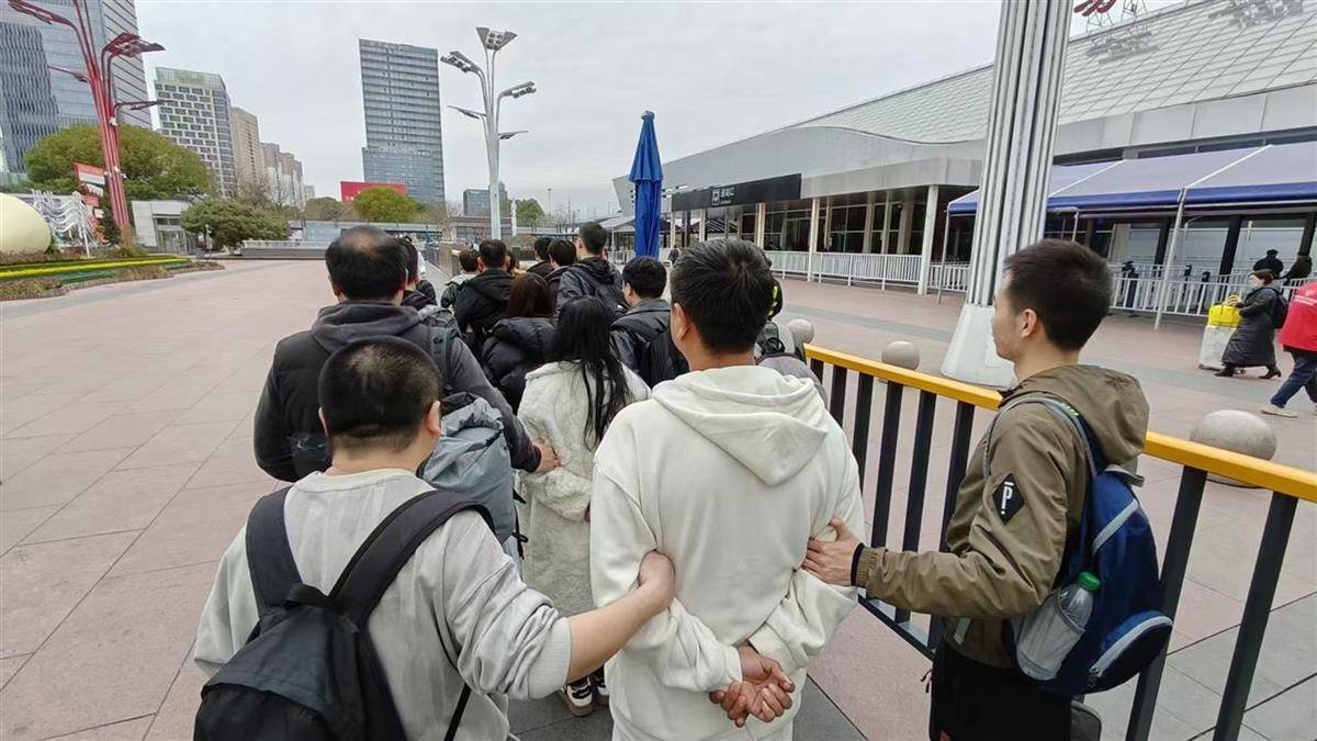 他发出的81万件快递全是电诈卡片<strong></p>
<p>理财币</strong>！武汉江岸警方破获特大诈骗案