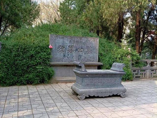 洛阳白马寺存争议的狄仁杰墓挂牌<strong></p>
<p>理财所</strong>，当地回应：确认就是狄仁杰墓