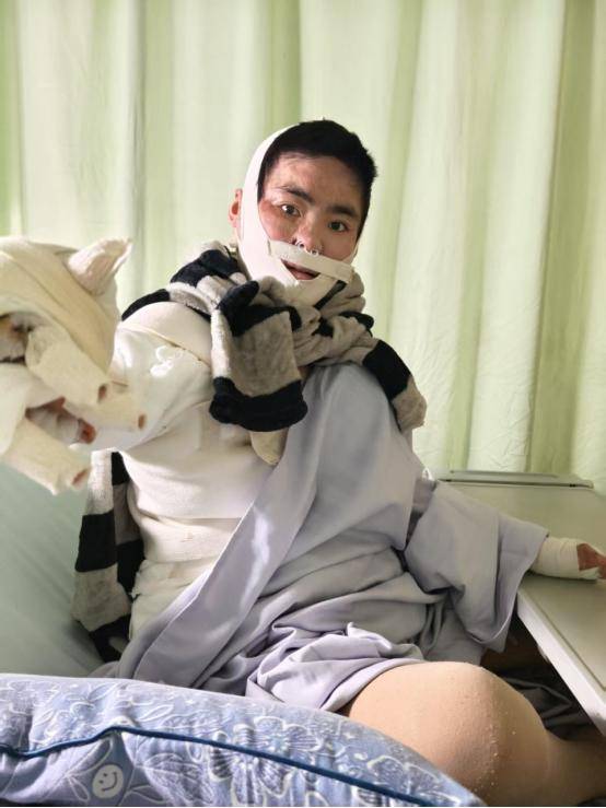 女孩被前男友泼汽油致残<strong></p>
<p>理财所</strong>，凶手法庭上威胁杀人