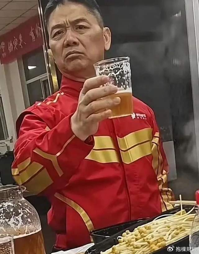 刘强东吃了一顿“价值上亿”的火锅之后<strong></p>
<p>理财所</strong>，京东外卖崩了