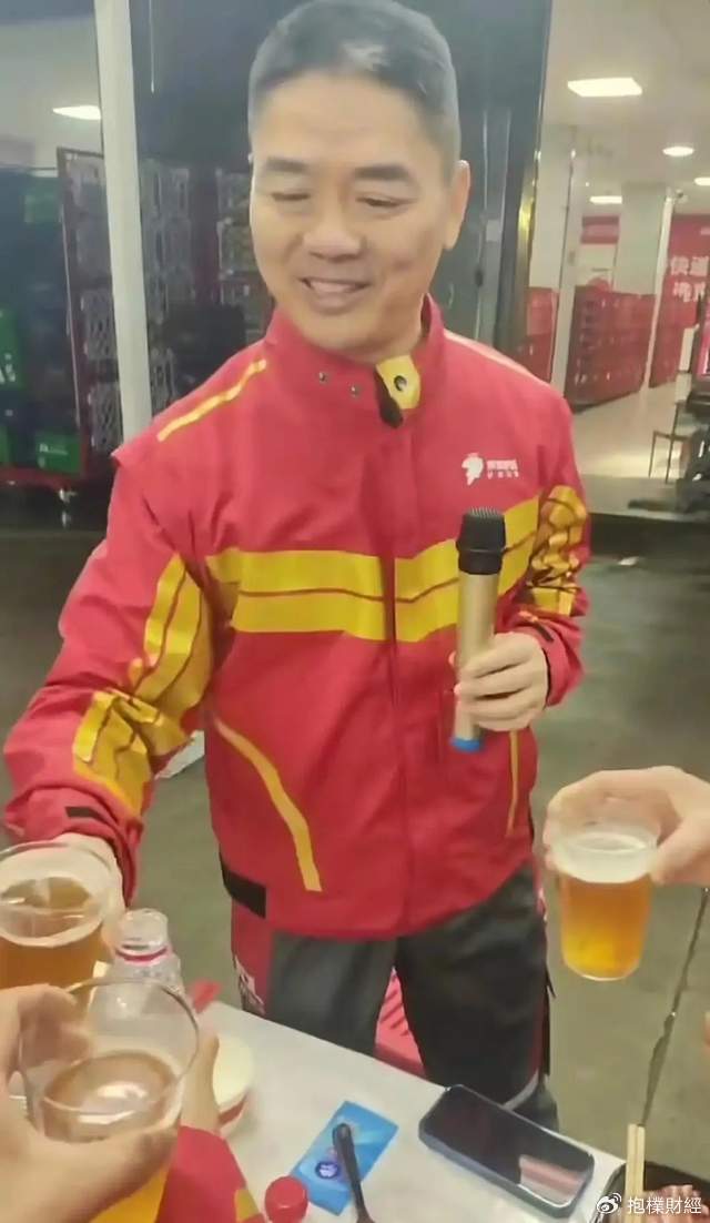 刘强东吃了一顿“价值上亿”的火锅之后<strong></p>
<p>理财所</strong>，京东外卖崩了
