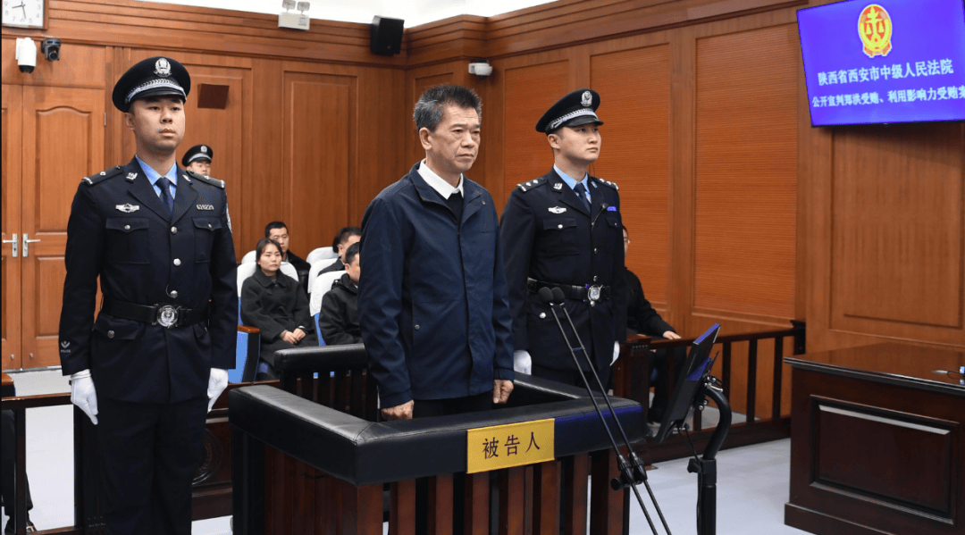 副部级郑洪<strong></p>
<p>理财行业</strong>，多次违规组织公款宴请，安排酒店制作菜品送到其家中