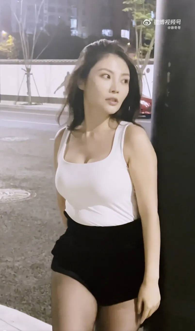 “椰树女神”徐冬冬晒真实肚子<strong></p>
<p>游戏理财</strong>，展示健康美：不超130斤就舒适！