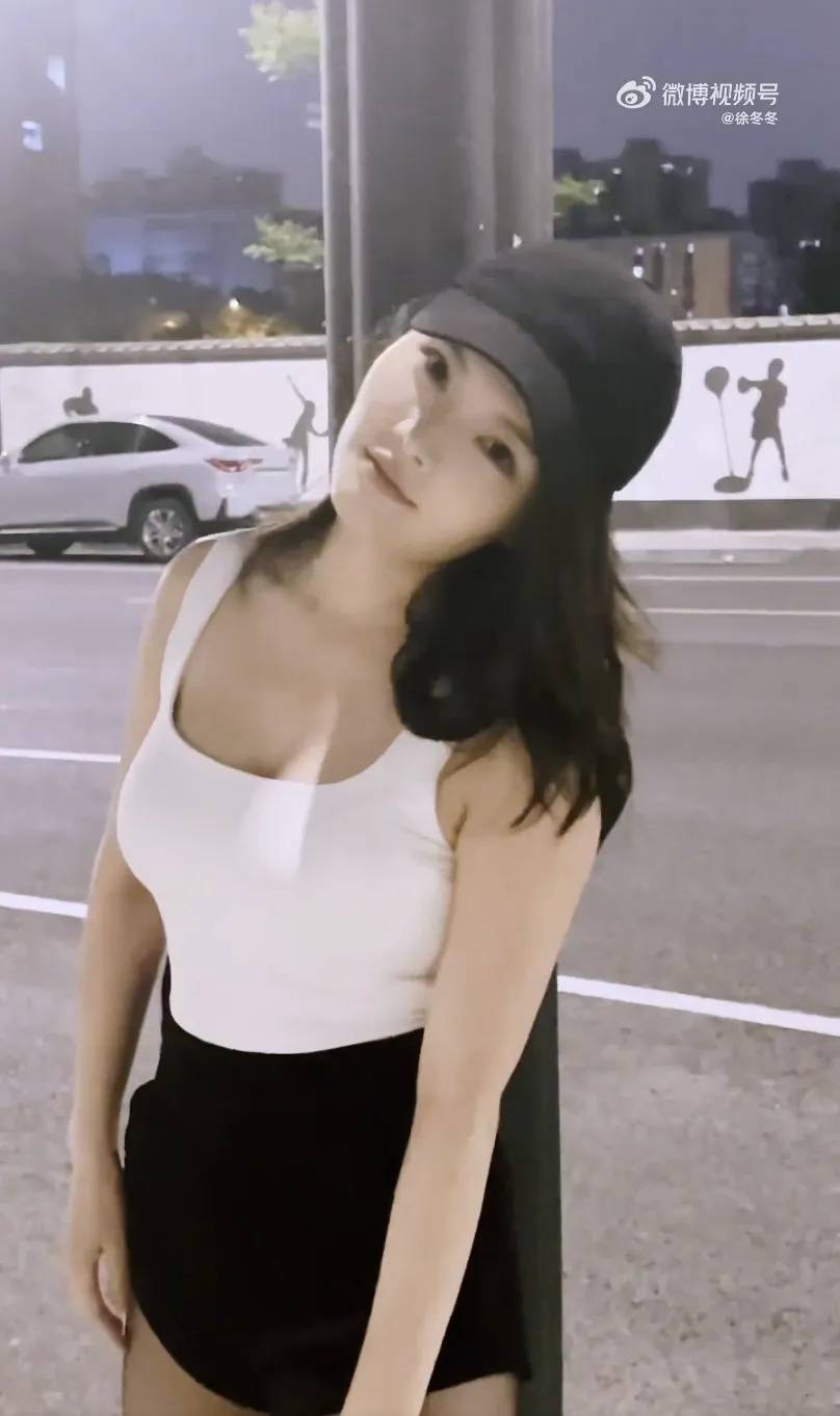 “椰树女神”徐冬冬晒真实肚子<strong></p>
<p>游戏理财</strong>，展示健康美：不超130斤就舒适！