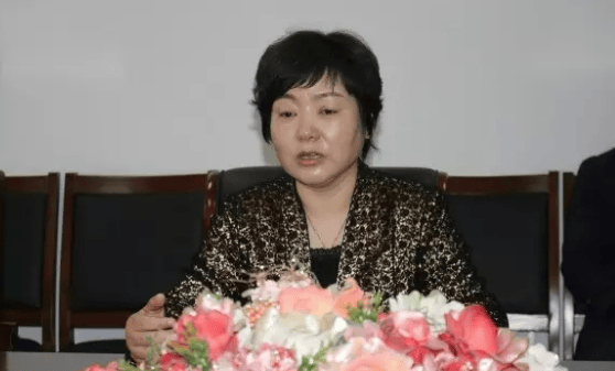 田淑敏<strong></p>
<p>一万理财</strong>，欺上瞒下