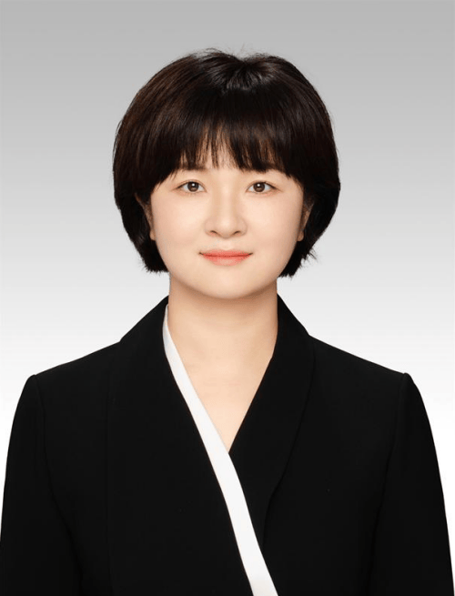 不到1年再公示<strong></p>
<p>香港理财</strong>，生于1987年的李金玲，拟提名为县长候选人