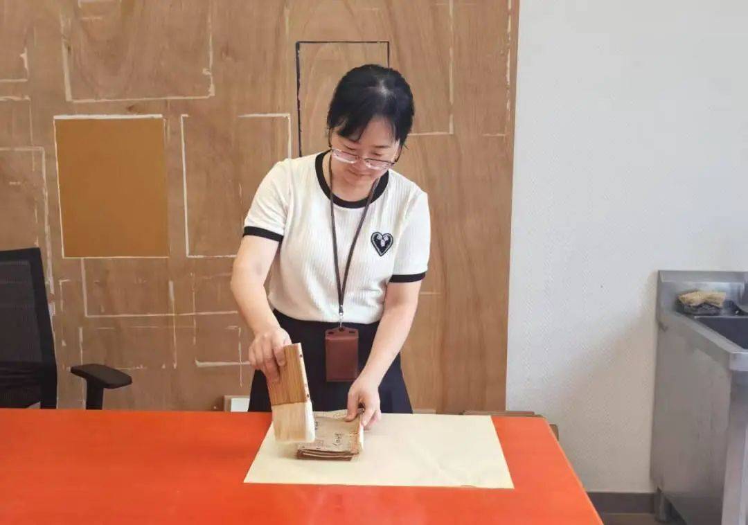 “冷板凳”一坐18年<strong></p>
<p>理财证</strong>！41岁厦门女子：要一直坐下去