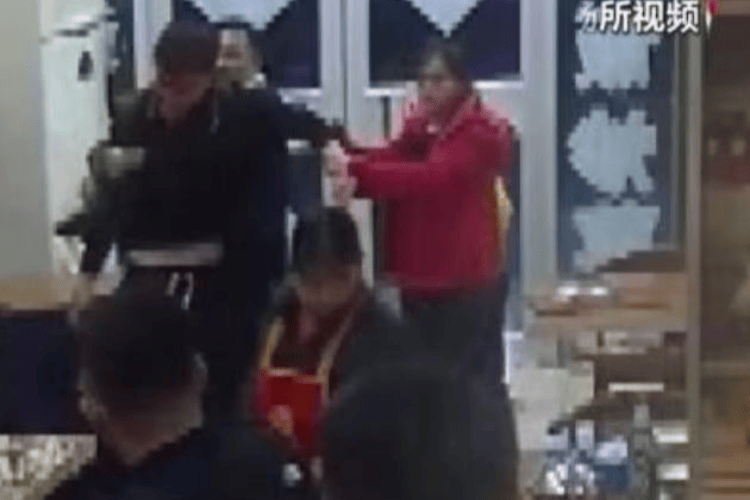 被打后还手是不是互殴<strong></p>
<p>靠谱的理财</strong>？“小案”也适用正当防卫