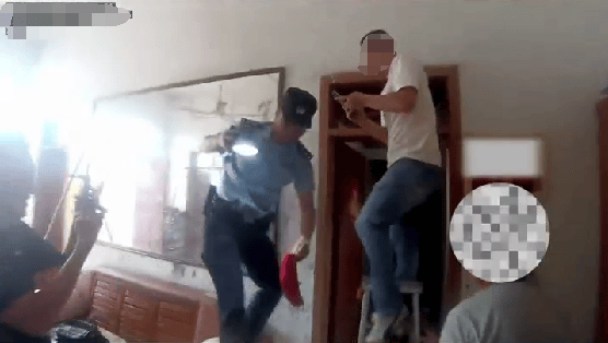 老人用红袜子包裹一万元现金藏在门框上<strong></p>
<p>银行理财安全吗</strong>，一天后不翼而飞，警方破案：偷钱的是老鼠