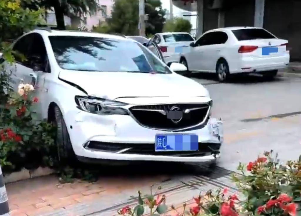 宝鸡一社区女书记当街开车追撵女子撞上电瓶车：两名女子被警方控制<strong></p>
<p>广发理财</strong>，两名伤者在医院治疗