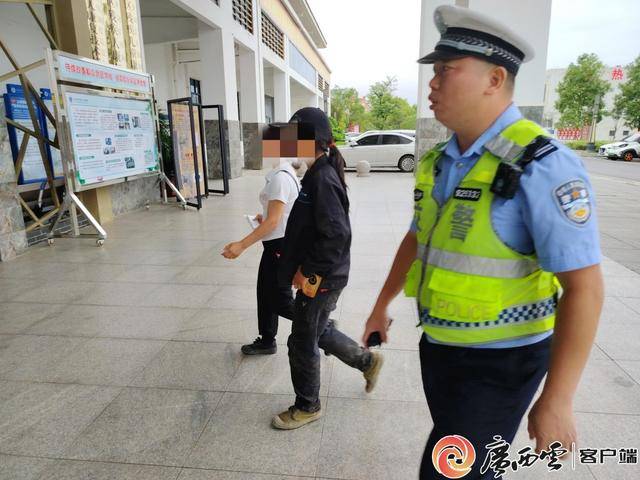 情况紧急！来宾一女子遭毒蛇咬伤<strong></p>
<p>理财2018</strong>，来宾交警开启“绿波护航”