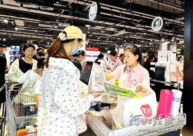 榴莲卖出1吨多<strong></p>
<p>在线理财</strong>！永辉河北首家胖东来调改店开业首日销售额同比增10倍
