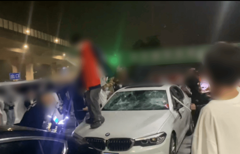 加油站内砸车打人<strong></p>
<p>教育理财</strong>，23名嫌疑人被临沂警方抓获