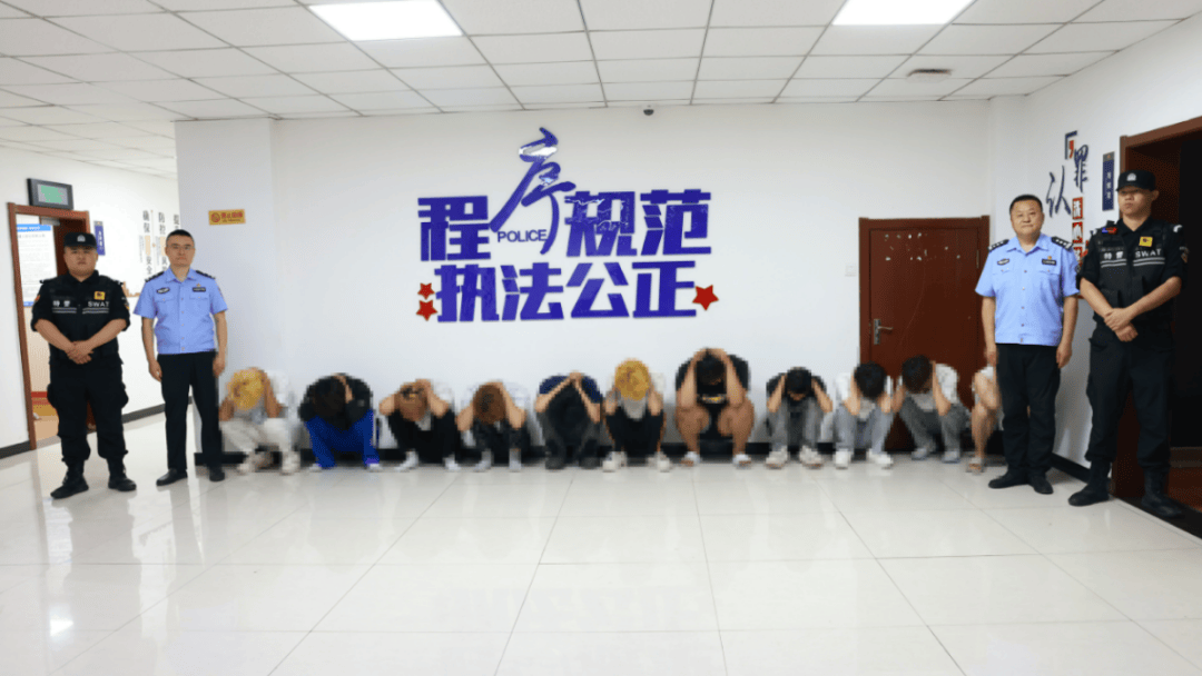 加油站内砸车打人<strong></p>
<p>教育理财</strong>，23名嫌疑人被临沂警方抓获