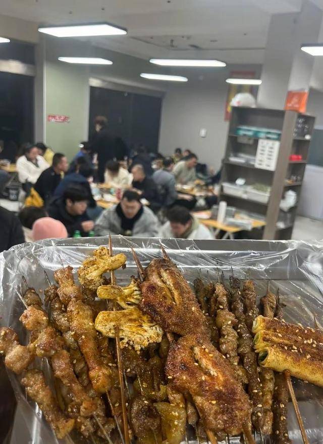 常州一烧烤店花10万赞助苏超<strong></p>
<p>教育理财</strong>，因系唯一个体赞助商爆火，附近商户：之前生意一直好