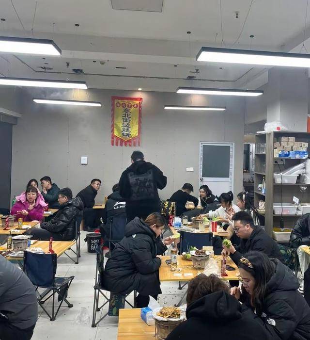 常州一烧烤店花10万赞助苏超<strong></p>
<p>教育理财</strong>，因系唯一个体赞助商爆火，附近商户：之前生意一直好