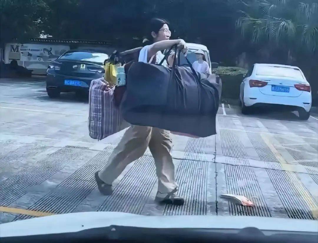 扁担女孩高考成绩出炉<strong></p>
<p>理财合同</strong>，班主任：班级高考成绩好于预期