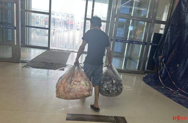 实探衡水盗版LABUBU大集：像卖菜一样摆摊卖<strong></p>
<p>网站理财</strong>，商家称如今订单变少生意难做