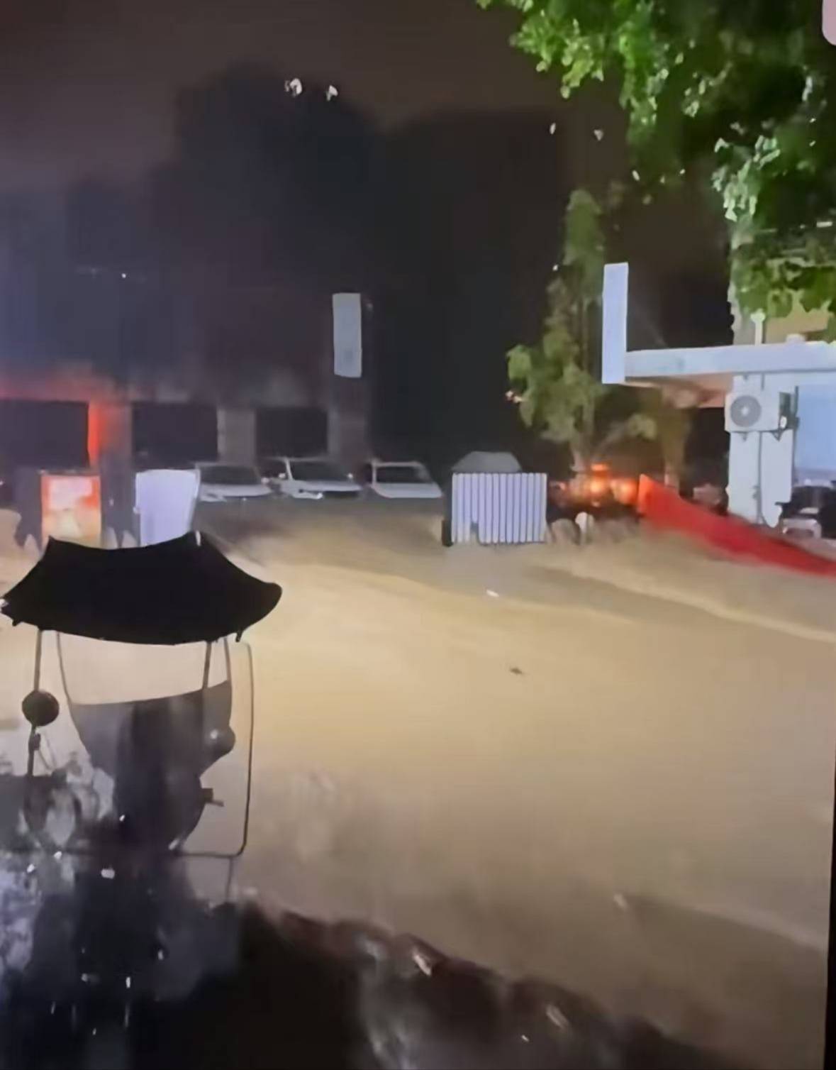 暴雨致重庆一小区女保安遇难<strong></p>
<p>百万理财</strong>，知情人：深感悲痛，已安抚家属