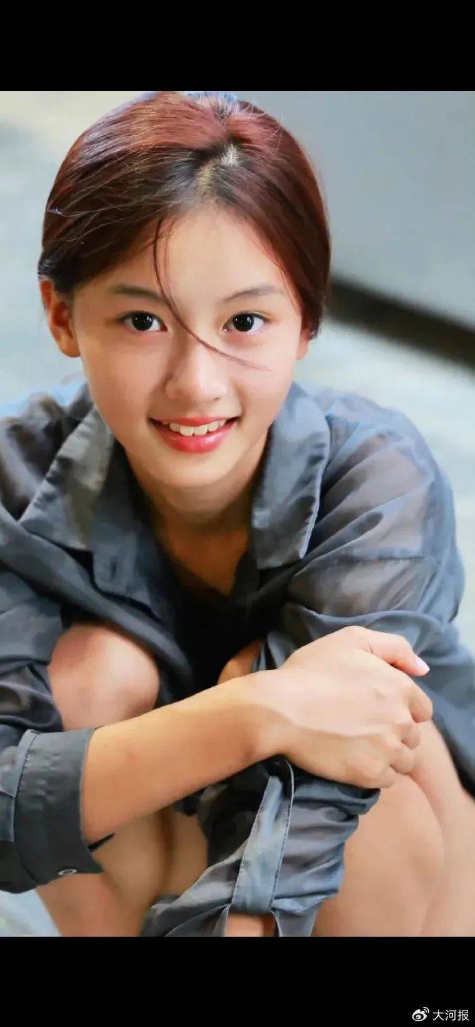 15岁女孩七七1分钟视频报价1万<strong></p>
<p>惠理财</strong>，因神似张柏芝走红，七七妈妈曾称以学业为由拒绝于正邀约