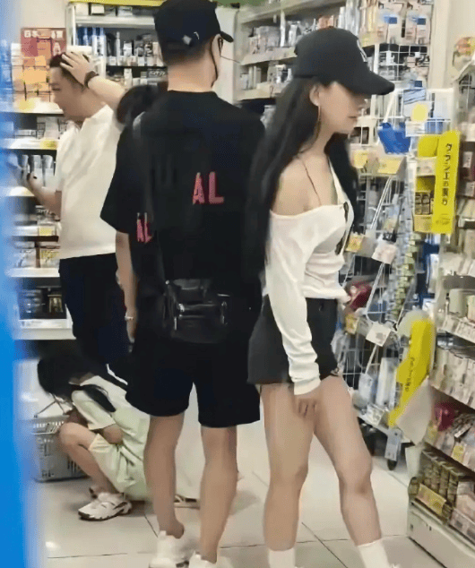 汪峰与森林北两家人同游日本<strong></p>
<p>惠理财</strong>，包括与章子怡所生的一对儿女，氛围相处融洽