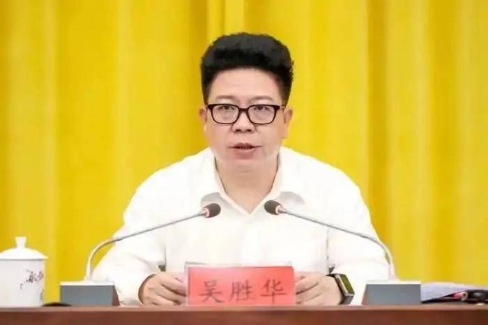 省委常委任上落马<strong></p>
<p>银行理财业务</strong>，此前多名老下属被查