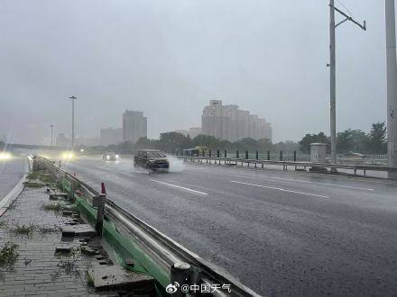 北京七区已现暴雨或大暴雨 早高峰城区及北部地区仍有明显降雨 注意出行安全<strong></p>
<p>交行理财</strong>！
