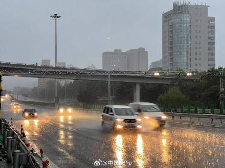 北京七区已现暴雨或大暴雨 早高峰城区及北部地区仍有明显降雨 注意出行安全<strong></p>
<p>交行理财</strong>！