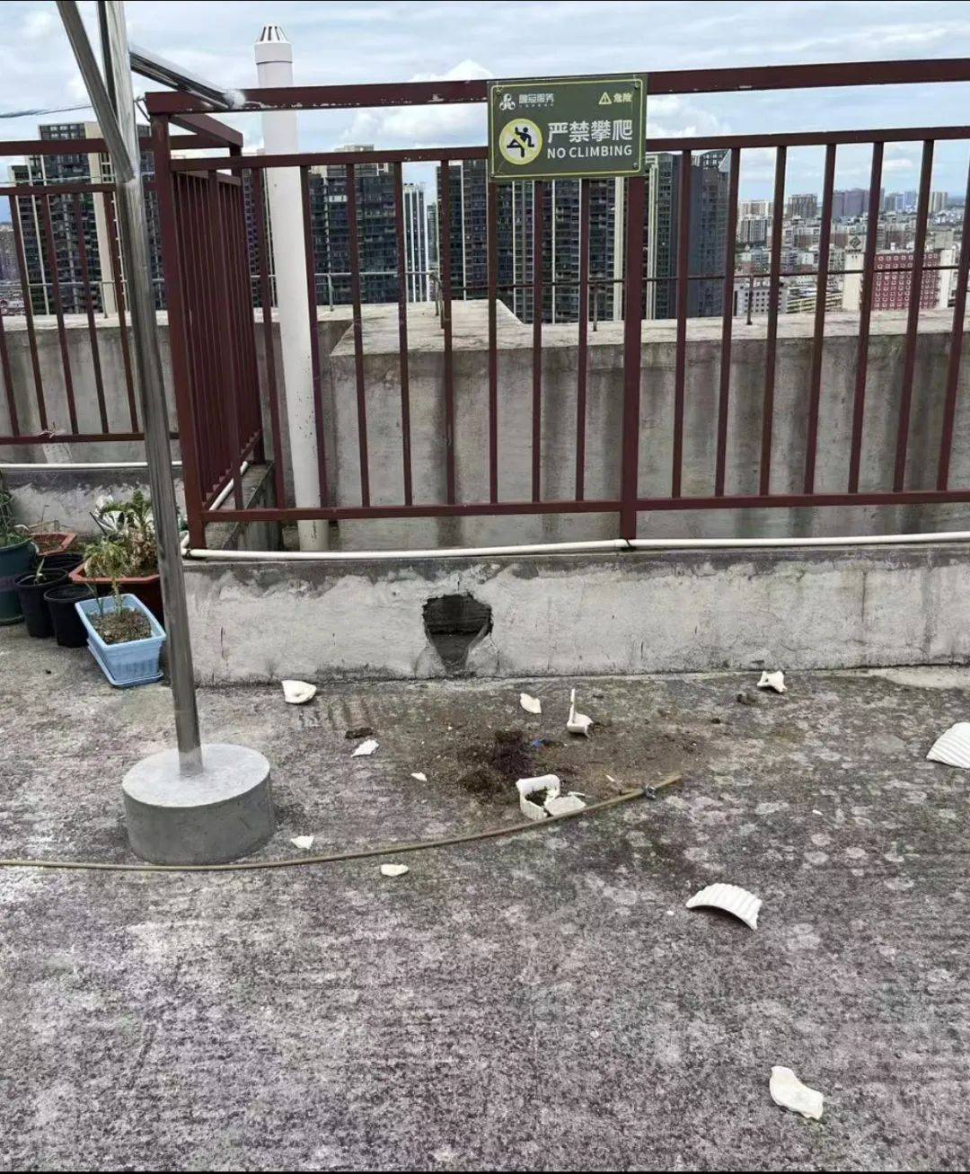 湖南衡阳29岁女子疑被男友施暴后从25楼跳下身亡 男友徐某此前还刺激说：“你放心<strong></p>
<p>网信</strong>，她不会去死的”