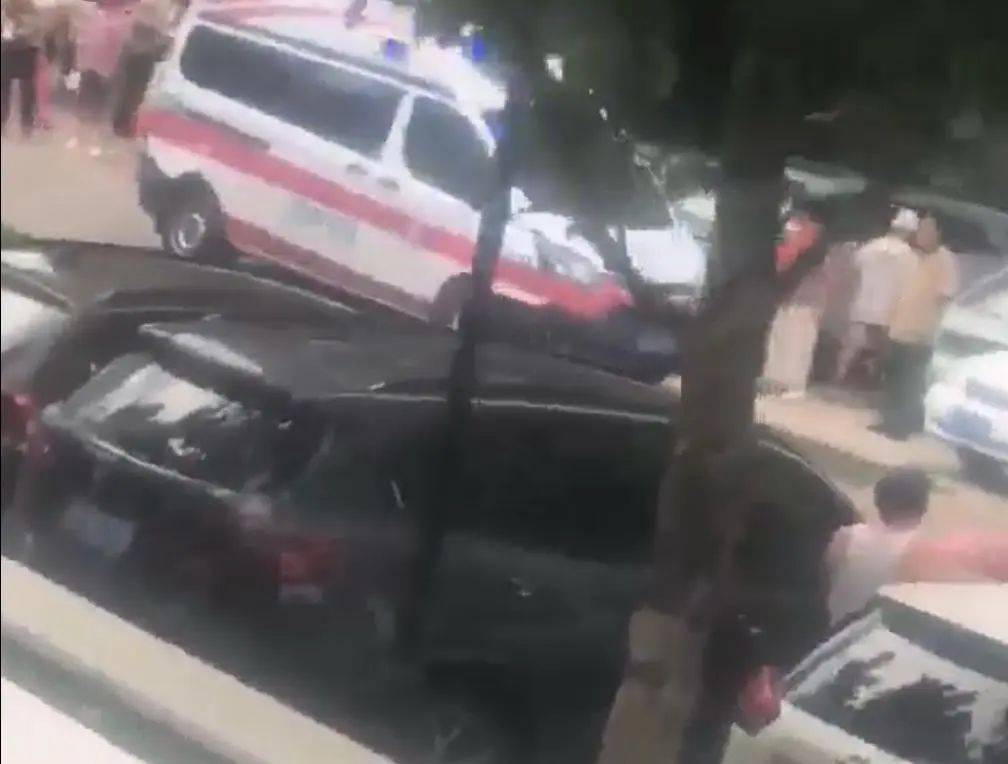 突发！山东一小区内部道路发生车祸<strong></p>
<p>网信</strong>，致1死4伤，警方通报→