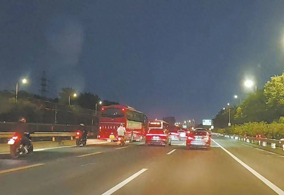 正在严查！京通快速路<strong></p>
<p>理财产品推荐</strong>，半小时18辆摩托车违法行驶