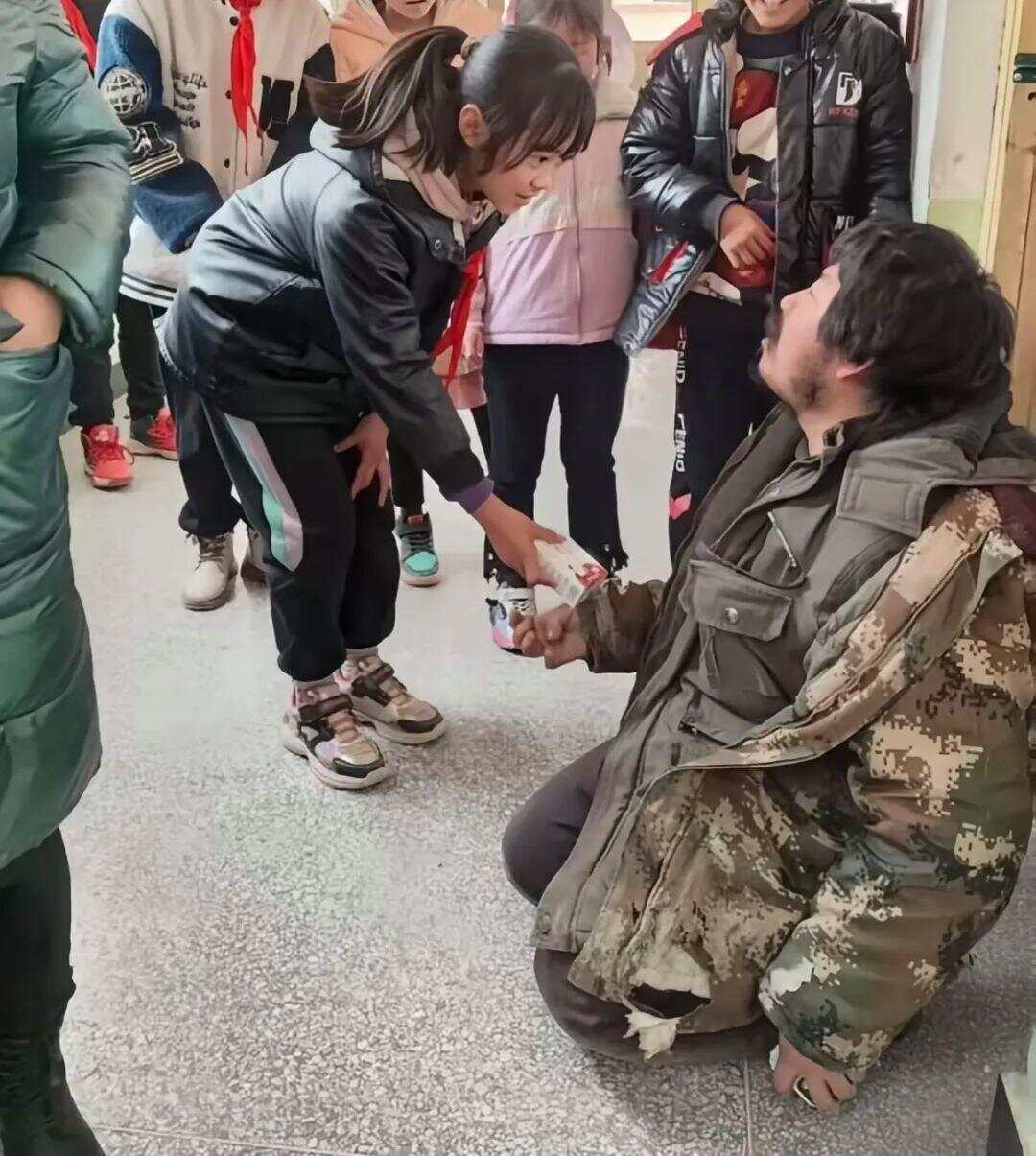 遗憾！受拾荒者资助感动全网女孩意外去世<strong></p>
<p>浦发银行理财</strong>，此前两人相见泪流满面感动全网
