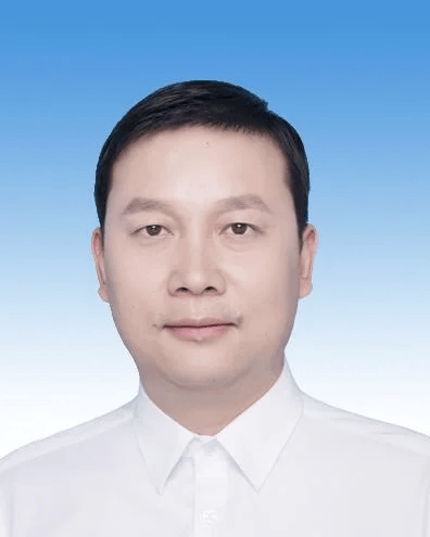 “80后”谭铁军<strong></p>
<p>杭州理财</strong>，已任张家界市领导
