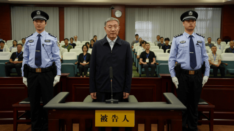 当县长开始贪腐<strong></p>
<p>杭州理财</strong>，21年间受贿3.16亿元，刘星泰被判死缓