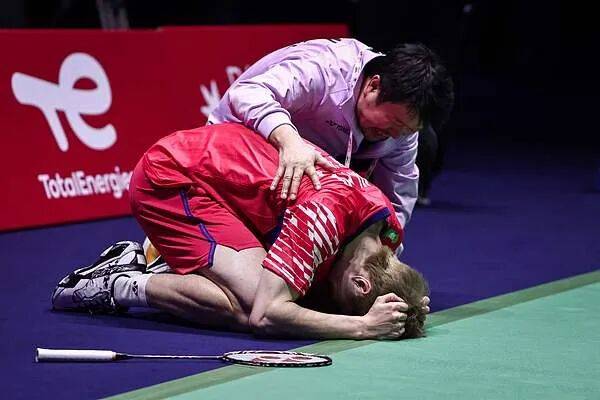祝贺！石宇奇2比1逆转昆拉武特<strong></p>
<p>平安银行理财</strong>，获得羽毛球世锦赛男单冠军！