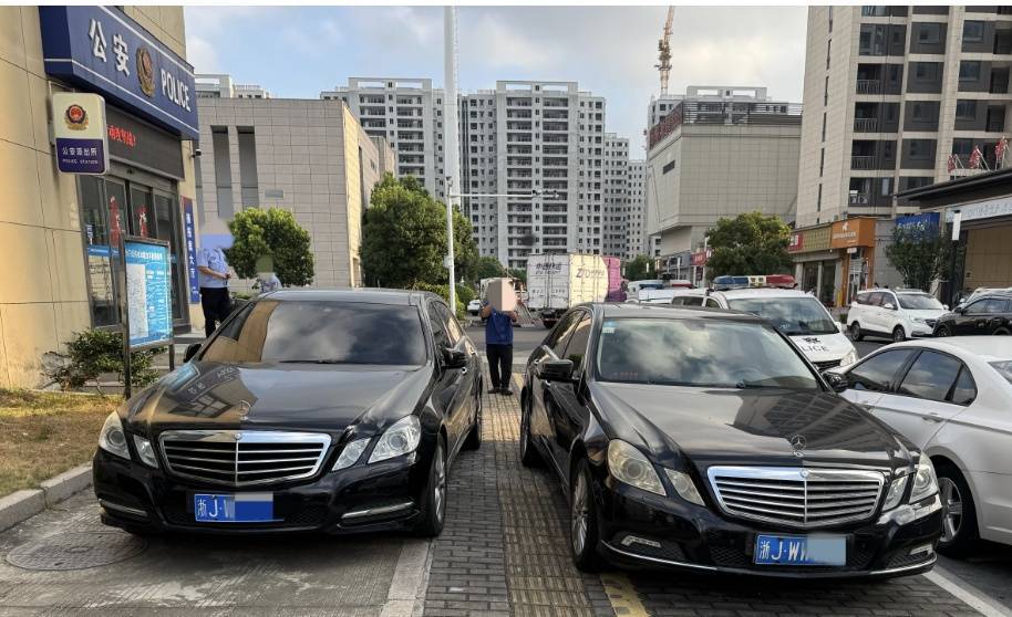 浙江街头惊现两辆“一模一样”的车！民警一查<strong></p>
<p>20万理财</strong>，不简单，当场扣车