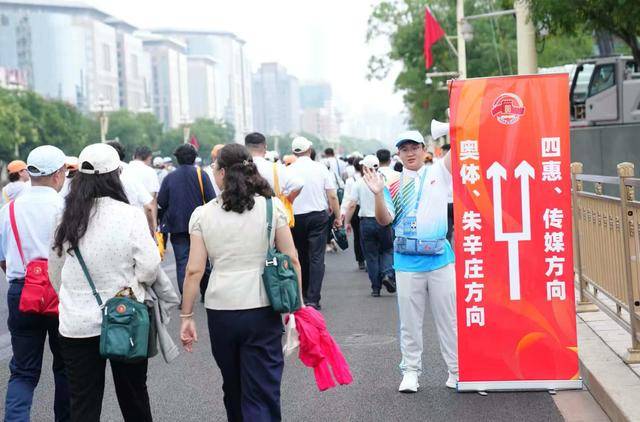 4万余名观礼人员50分钟内快速疏散<strong></p>
<p>20万理财</strong>，参加招待会的嘉宾半小时内完成转场