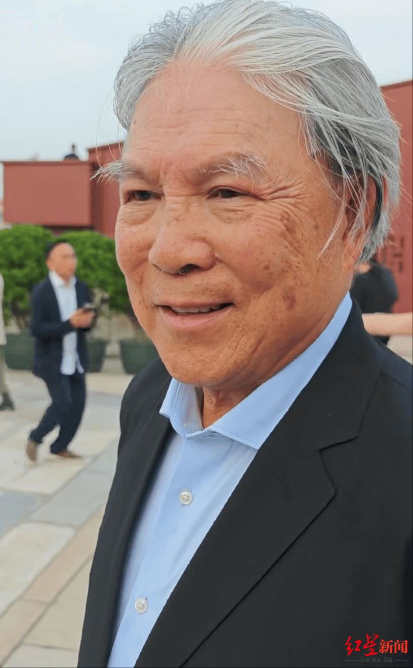 霍震霆：在阅兵仪式中<strong></p>
<p>20万理财</strong>，看到了国家的国防能力和国家发展
