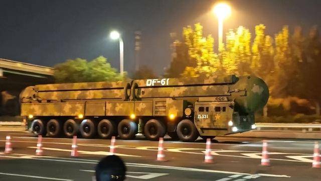 “51”被跳过<strong></p>
<p>20万理财</strong>，东风-61直接登场，比东风-41打的更远、威慑力更强