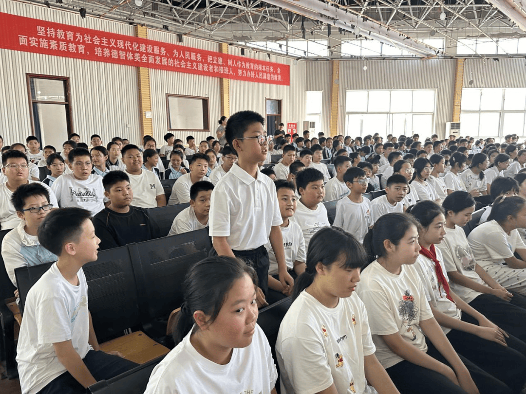 洛龙区开学第一堂法治课开讲啦<strong></p>
<p>20万理财</strong>！