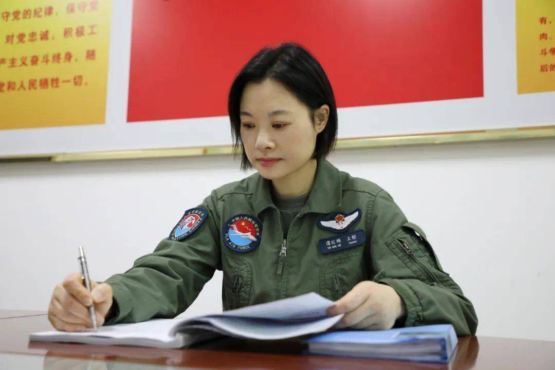 阅兵最帅女机长<strong></p>
<p>20万理财</strong>，是她！