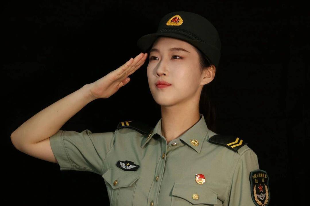 英姿飒爽！四川高校大四女生<strong></p>
<p>工银理财</strong>，亮相九三阅兵方队