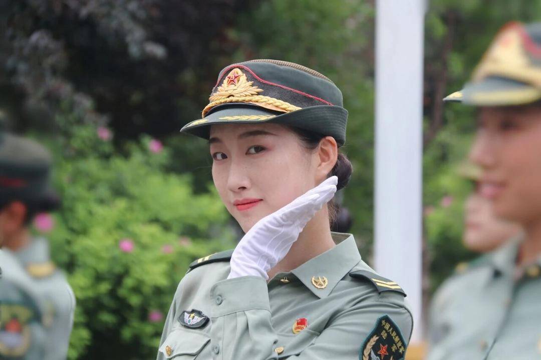 英姿飒爽！四川高校大四女生<strong></p>
<p>工银理财</strong>，亮相九三阅兵方队