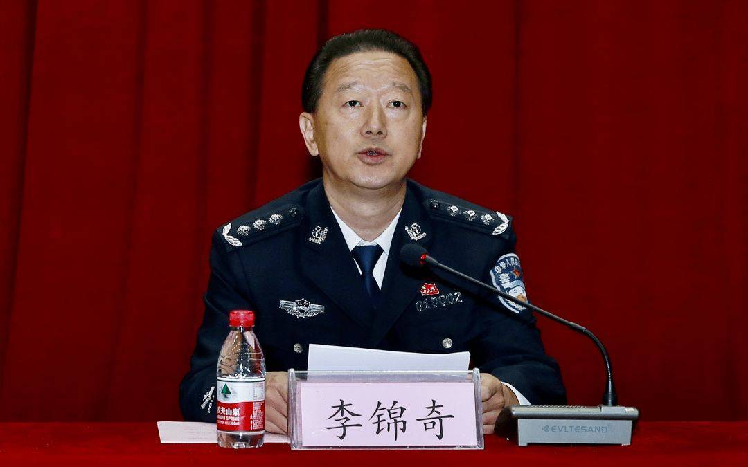 曾任辽宁警察学院院长、党委书记<strong></p>
<p>100万理财</strong>，李锦奇被查