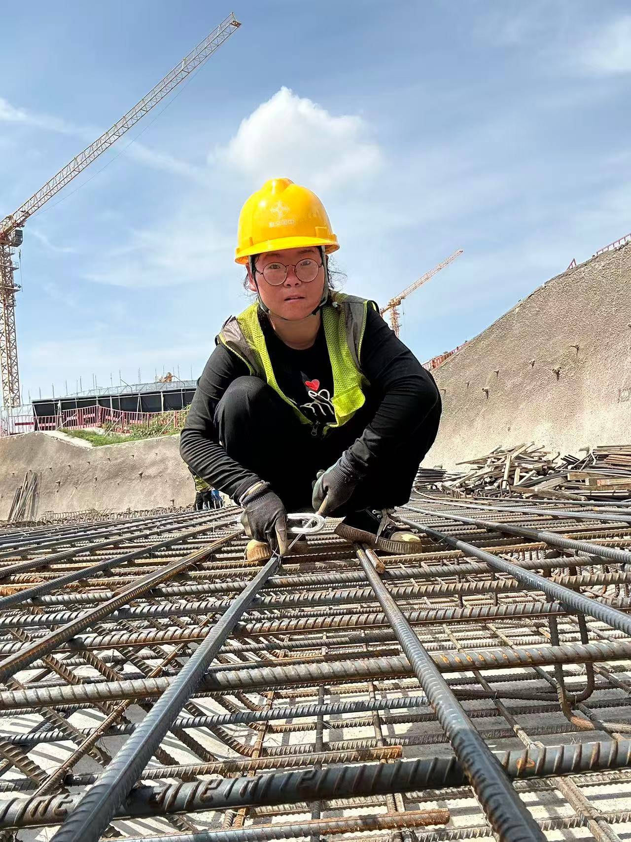 00后女孩工地绑钢筋5年成家里经济支柱：汗水流进眼睛特别疼<strong></p>
<p>国家理财</strong>，工友让我干轻松的活