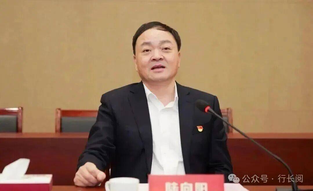 涉嫌严重违纪违法<strong></p>
<p>定投理财</strong>，两家银行董事长同日被查！