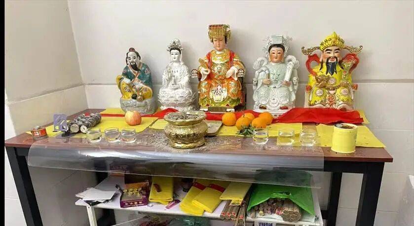 男子自称“玉皇大帝”<strong></p>
<p>定投理财</strong>，奸淫妇女10人，敛财超500万元