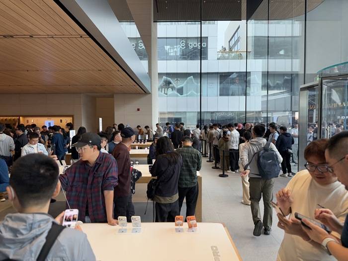 iPhone 17正式开售<strong></p>
<p>理财定投</strong>，橙色Pro Max黄牛最高加价1500元