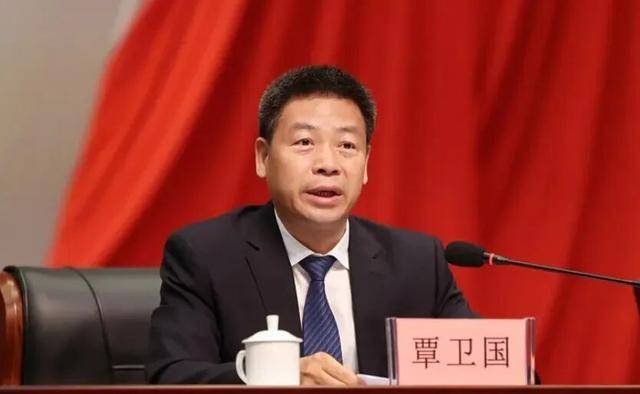 中央批准任省委常委后<strong></p>
<p>理财定投</strong>，他被免去副省长职务